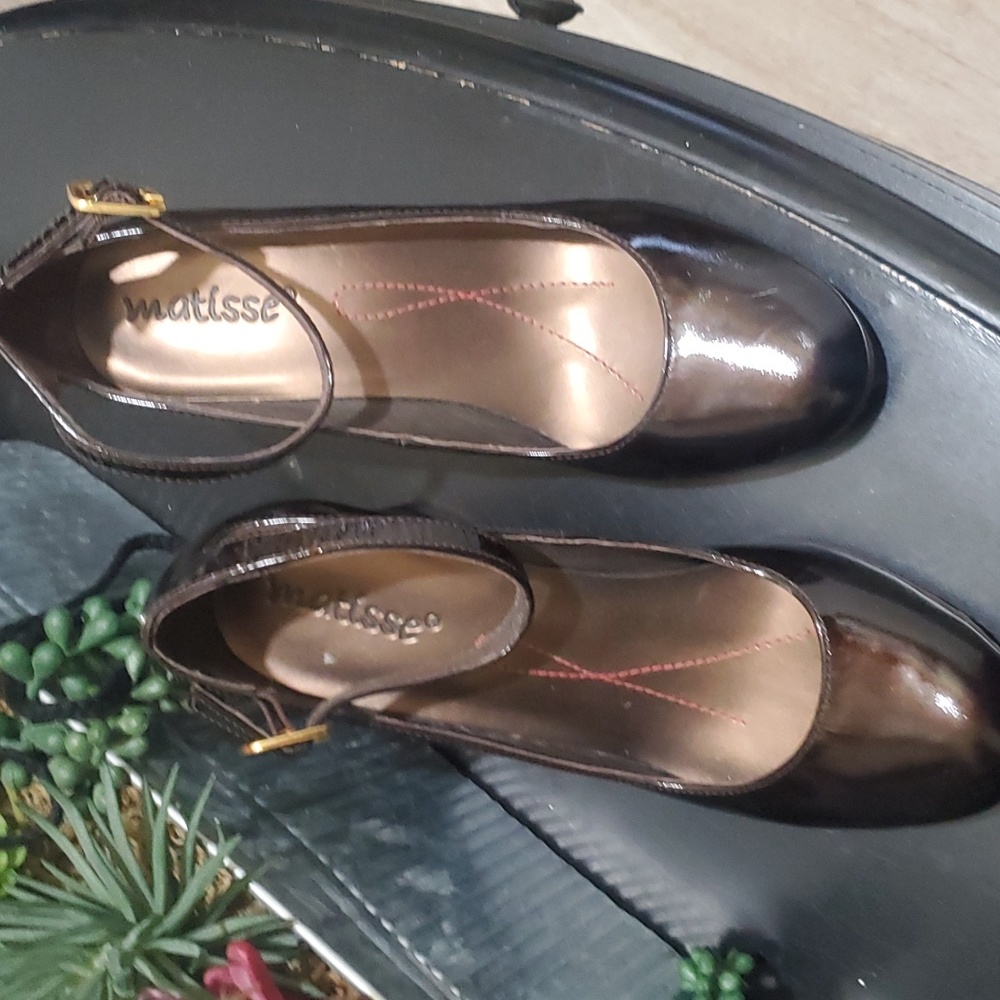 EUC Matisse heels leather upper brown black shiny glossy